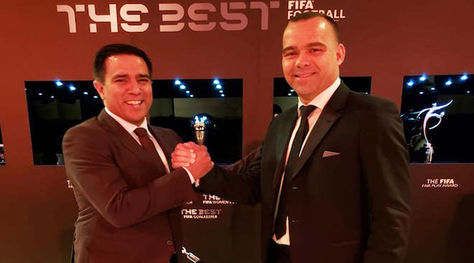 César Farias y Rafael Dudamel, durante un evento convocado por FIFA.