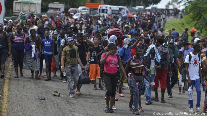 Mexiko Neue Migrantenkarawane (picture-alliance/AP Photo/I. Mateos)