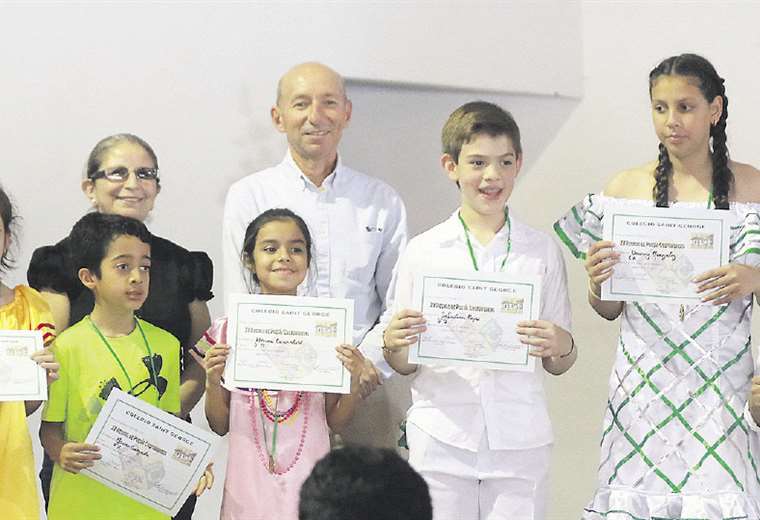 Los jurados entregaron las medallas y diplomas a los ganadores. foto: JORGE GUTIÉRREZ