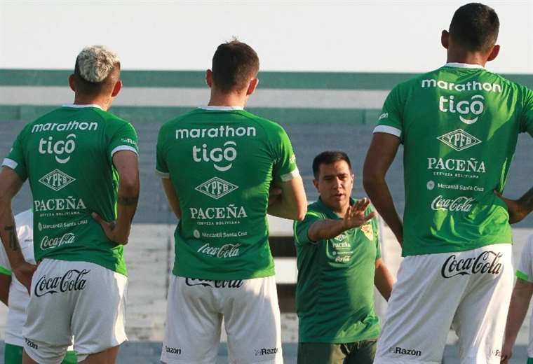 César Farías trabaja en Santa Cruz con los seleccionados a la espera del choque ante Haití. Foto. APG 