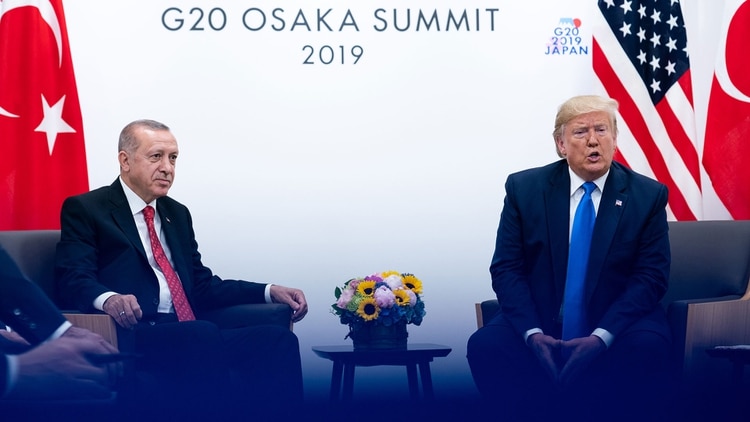 El presidente Donald Trump, durante un encuentro con el mandatario turco Recep Tayyip Erdogan, en la Cumbre del G-20 en Osaka, Japón, el 29 de junio de 2019 (Erin Schaff / The New York Times)