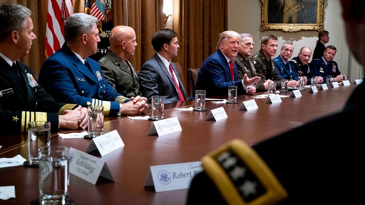 El presidente Donald Trump se reúne con altos líderes militares en la Casa Blanca en Washington, el 7 de octubre de 2019 (Doug Mills / The New York Times)