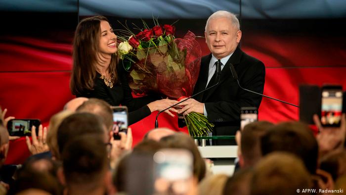 Polen Nationalkonservative PiS-Partei gewinnt Parlamentswahl (AFP/W. Radwanski)