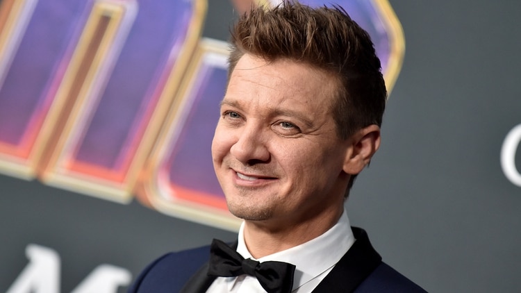 Ex esposa de Jeremy Renner: “Se puso una pistola en la boca, amenazó con matarme y luego suicidarse”