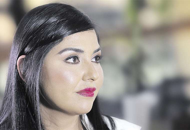 La diputada Shirley Franco tiene una licenciatura en Ciencias Políticas y dos maestrías en la misma área