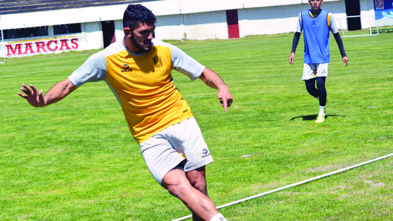 Jhasmani Campos descartado; Maxi Ortiz en veremos