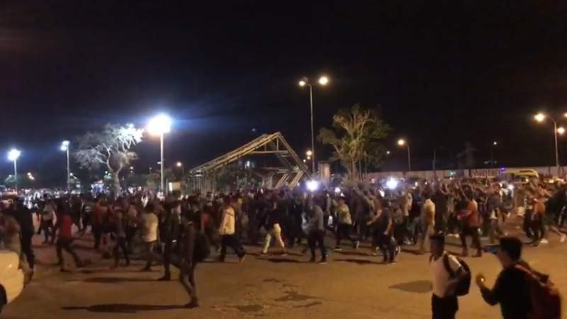 Evo cierra campaña en Santa Cruz bajo asedio y protegido por la Policía