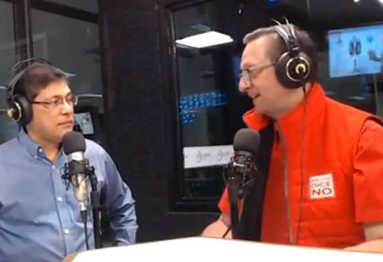 Oscar Ortiz visitó los estudios de EL DEBER Radio