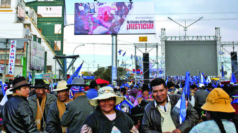 Octubre de 2003: usan fotografías de muertos para el ataque contra Mesa