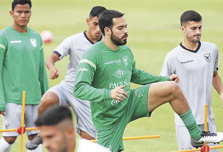 Sánchez pasa por un buen momento en Blooming. Fue titular con la Verde ante Venezuela e ingresó en el segundo tiempo contra Haití. Foto: AFP