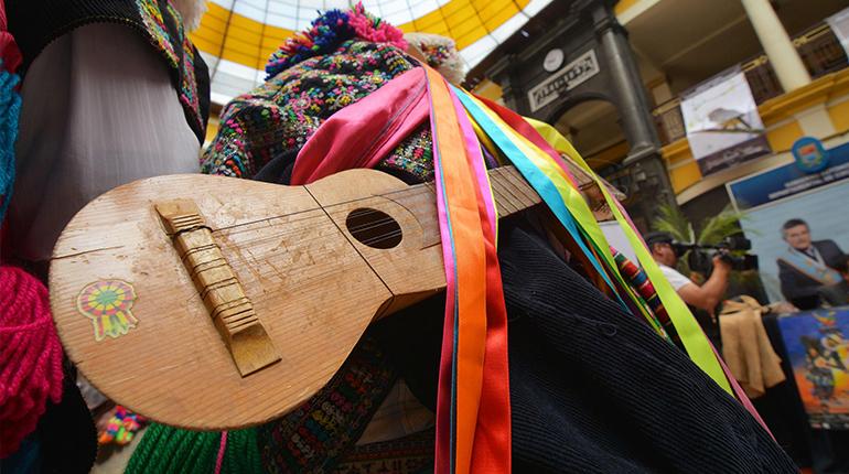Un charango en el lanzamiento del evento. | Gobernación de Cochabamba