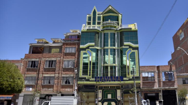 El edificio de La Habana en El Alto | AFP