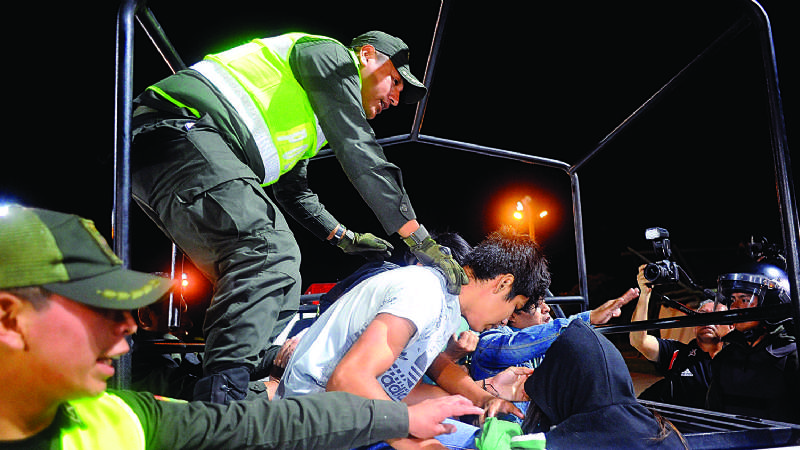 Policías denuncian que fueron obligados a ir al acto del MAS en el Cambódromo