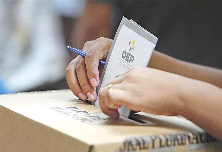 Existen sectores de la población que tienen un trato preferente para emitir el voto. Las mesas estarán abiertas de 8:00 a 16:00 de mañana