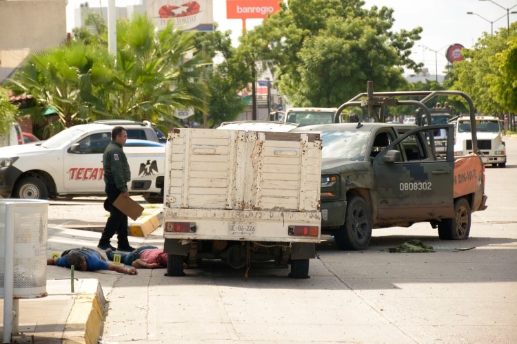 El grupo armado logró que las fuerzas federales “suspendieran acciones” para detener al presunto narcotraficante, ya que los cientos de gatilleros realizaron bloqueos y quema de vehículos en diferentes zonas de la ciudad (Foto: Cuartoscuro)