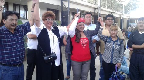 La candidata del PAN-BOL, Ruth Nina tras emitir su voto en Cochabamba. Foto: Fernando Cartagena