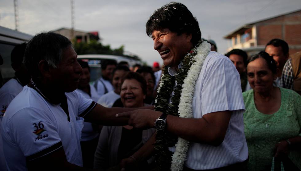 Evo Morales, tras votar, este domingo. 