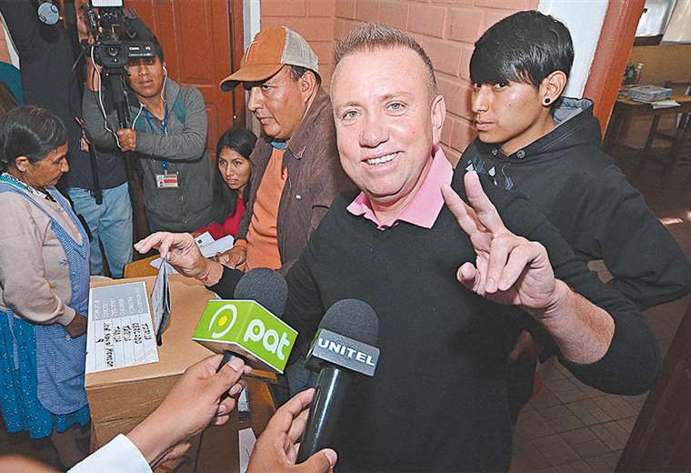 Al candidato Virginio Lema no le alcanzó el apoyo ciudadano para mantener vigente la sigla del MNR. Foto:APG NOTICIAS