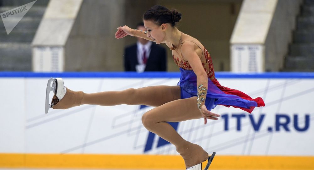 La patinadora rusa Anna Shcherbakova durante su actuación en el torneo Skate America 2019