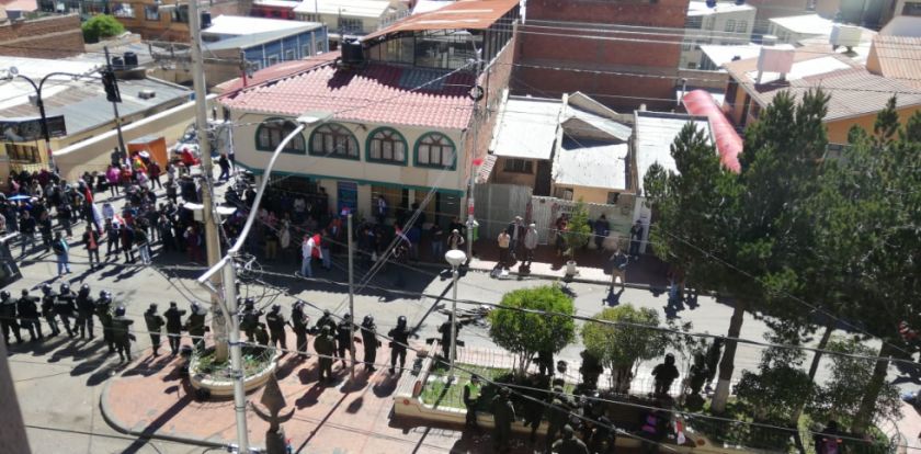Protesta amaneció en afueras del TED de Potosí