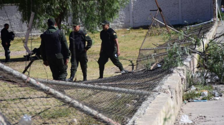 La revisión del recinto ferial donde se realiza el cómputo electoral. | Daniel James