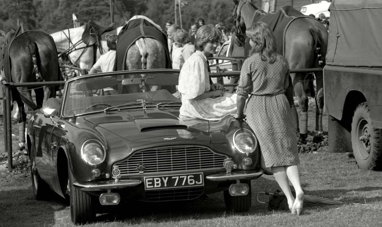 Lady Diana Spencer y Sarah Ferguson, duquesa de York, durante un partido de polo en Windsor (Foto de Alan Davidson/ Shutterstock)