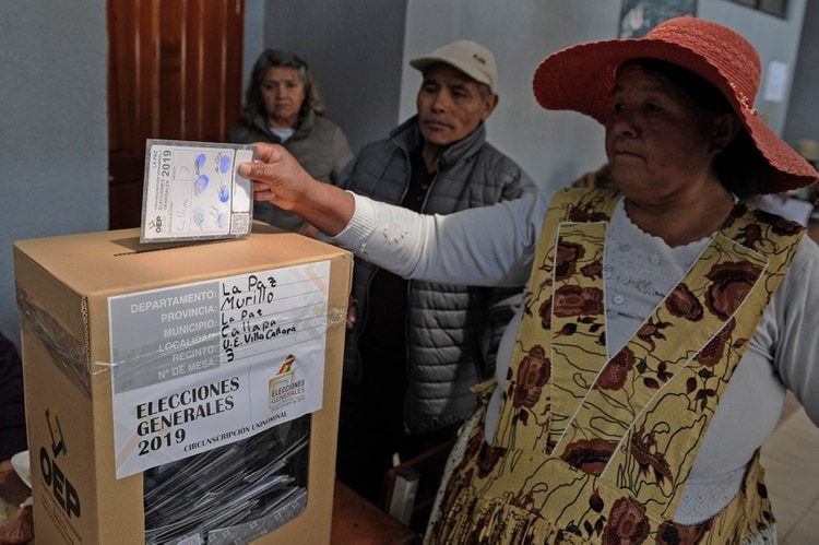 EEUU, Brasil, Colombia y Argentina pidieron que se respete la voluntad del pueblo boliviano (Photo by JORGE BERNAL / AFP)