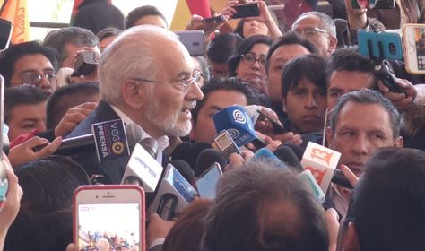 El candidato a la Presidencia poc Comunidad Ciudadana, Carlos Mesa brinda conferencia de prensa en La Paz.