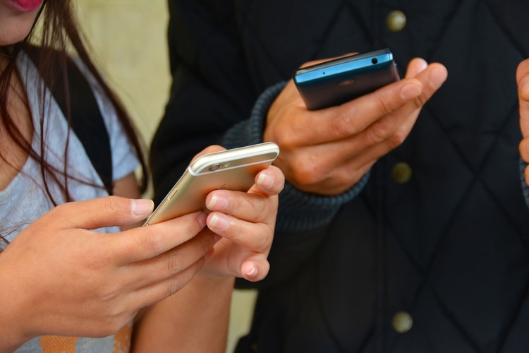 Se calcula que desbloqueamos el celular unas 150 veces por día (Foto: Pxhere)