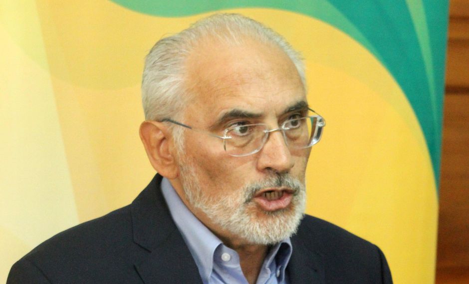 Carlos Mesa denuncia que el único objetivo de Evo Morales es la presidencia vitalicia y señala que luchará para hacer realidad la segunda vuelta el 15 de diciembre con ayuda de la OEA. (EFE/ Luis Ángel Reglero).
