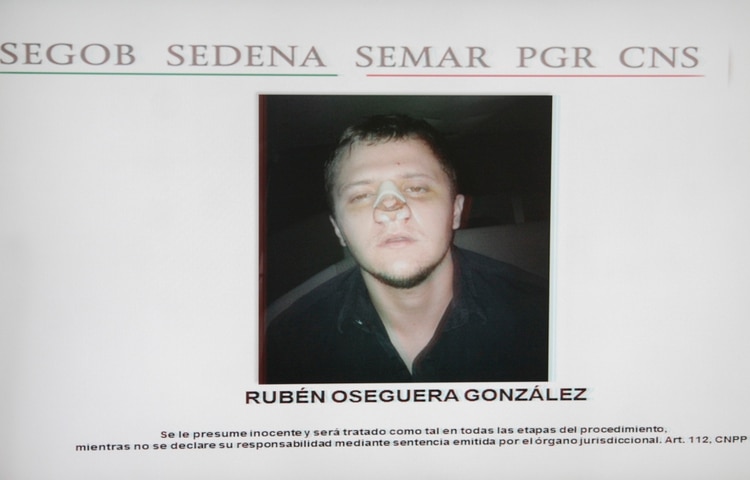 Monte Alejandro Rubido García Comisionado Nacional de Seguridad acompañado de Felipe de Jesús Muñoz Vázquez, Contraalmirante Benjamín Narciso Mar Berman, Director General de Comunicación Social de la Armada de México, Martín Terrones Calvario, Director de Comunicación Social de la SEDENA y Ramón Eduardo Pequeño García, titular de la División de Inteligencia de la Policía Federal en conferencia de prensa dieron detalles de la captura de Ruben Oseguera González alias 