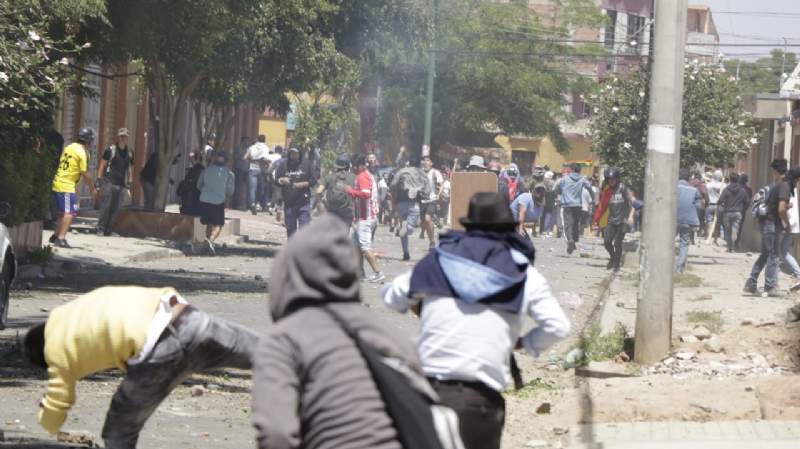 Enfrentamientos entre vecinos y transportistas deja cinco heridos en Cochabamba