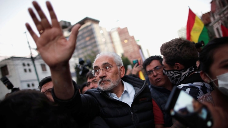 Carlos Mesa durante una movilización popular (Reuters)