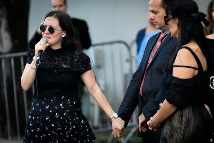 Sara Sosa durante el funeral de su padre en Miami (Foto: Eva Marie Uzcategui/ AFP)
