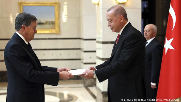 David M. Satterfield und Recep Tayyip Erdogan (picture-alliance/AP/Presidential Press Service)