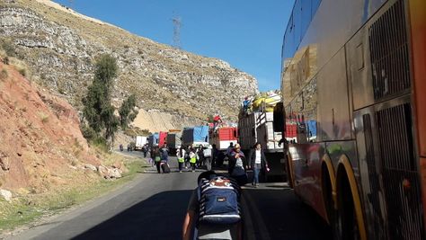 Un punto de bloqueo en la ruta Cochabamba-Oruro. Fue el martes. Foto: Ibeth Carvajal.