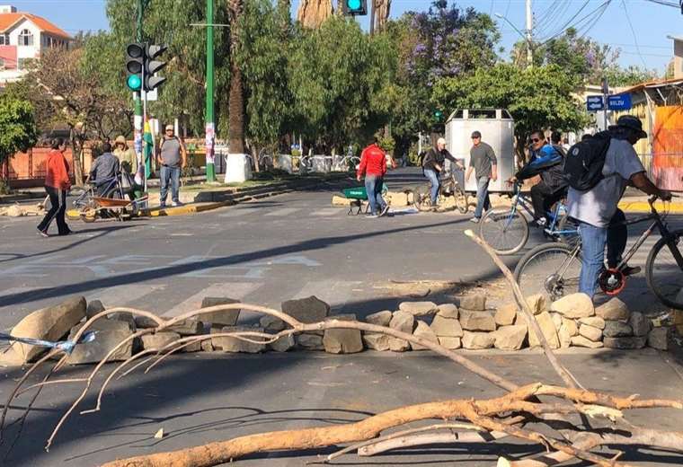 En el octavo día de paro se registraron bloqueos en las zonas  norte y centro de la capital cochabambina. Foto: Los Tiempos