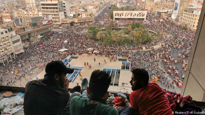 Manifestación en una plaza central de Bagdad, Irak