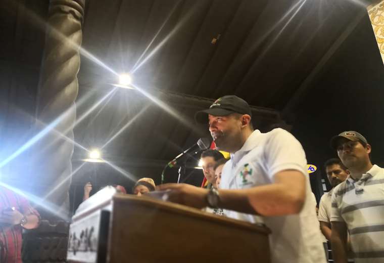 Camacho se quebró durante su discurso esta noche. Foto Alvaro A.