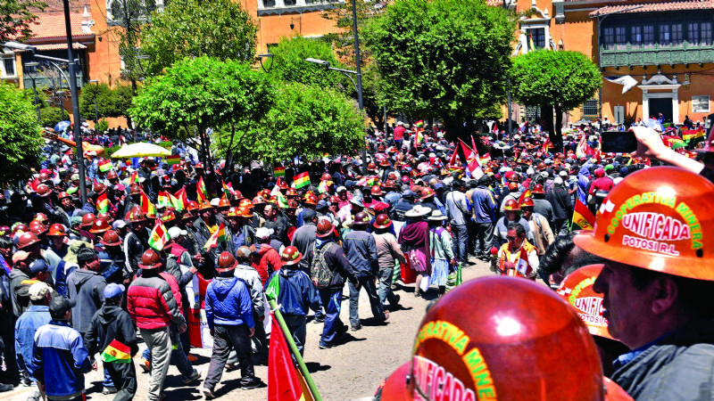 Mineros marchan contra Evo en Potosí y en Santa Cruz crean Bolivia Tv Ciudadana