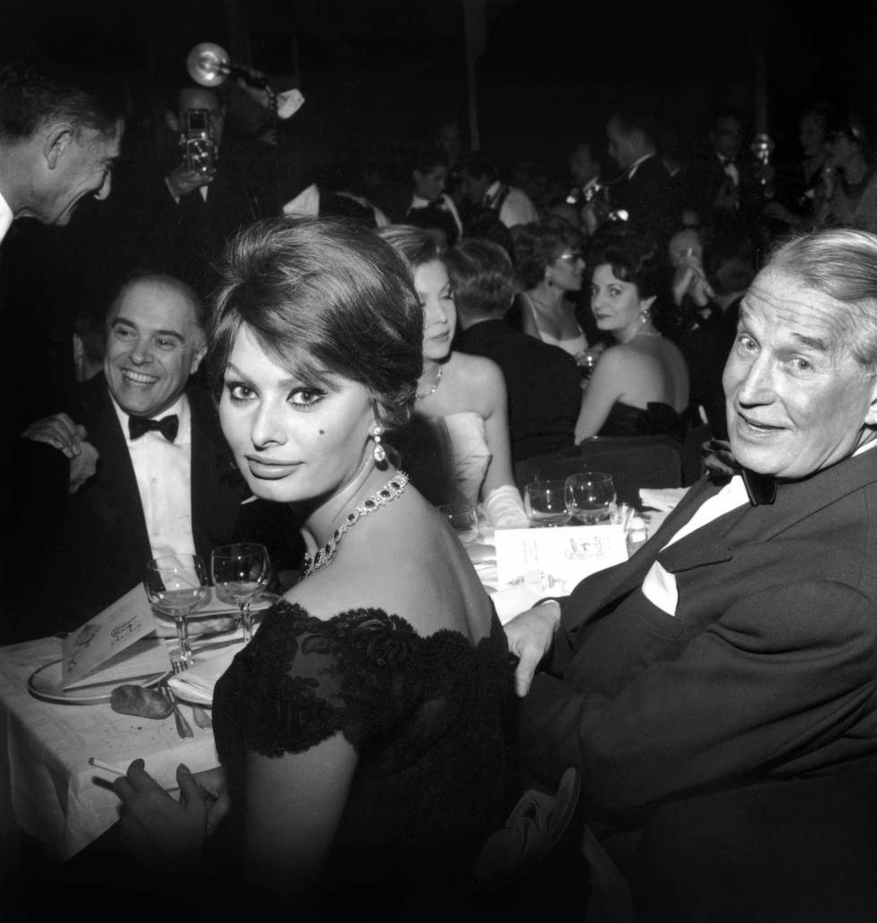 De Jackie Kennedy a Audrey Hepburn. Conoce los 6 icónicos looks que  convirtieron a Chanel en un icono