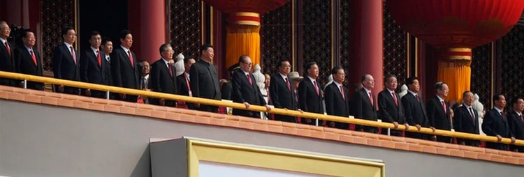 El presidente chino xi Jinping (vestido con traje Mao) y la cúpula del Partido Comunista durante el 70 aniversario de la fundación de la República Popular