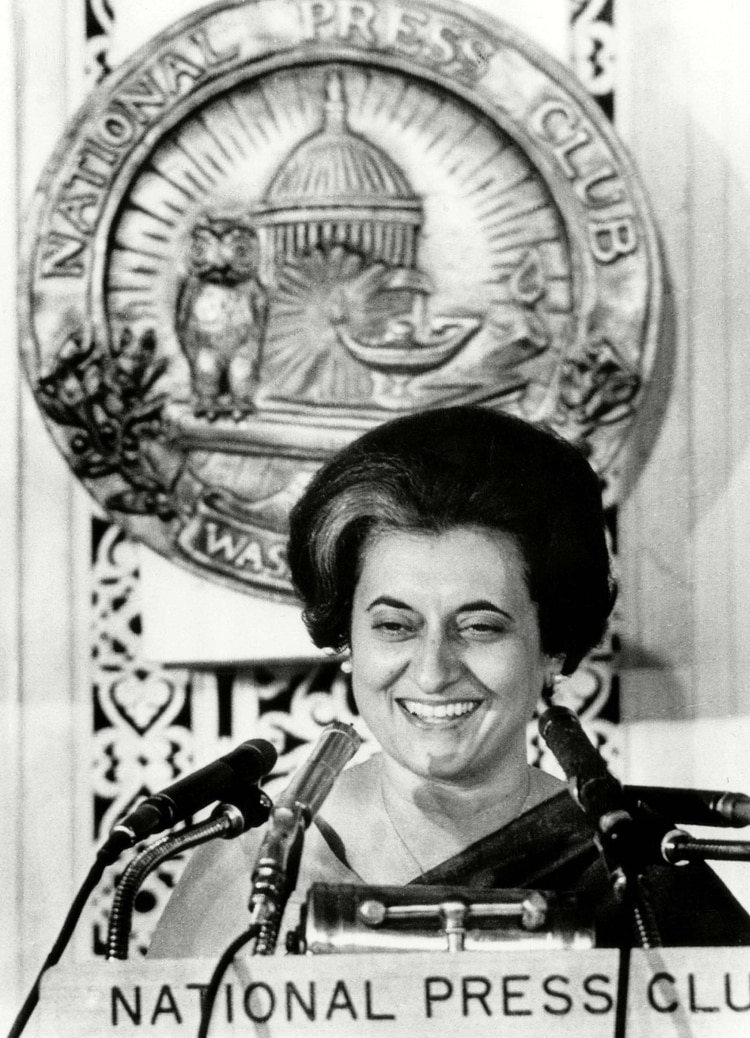 Indira Ghandi al hablar en un almuerzo en el National Press Club de Washington, el 29 de marzo de 1966