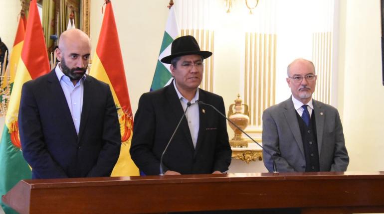 El canciller Diego Pary junto al equipo de la OEA. | Ministerio Relaciones Exteriores