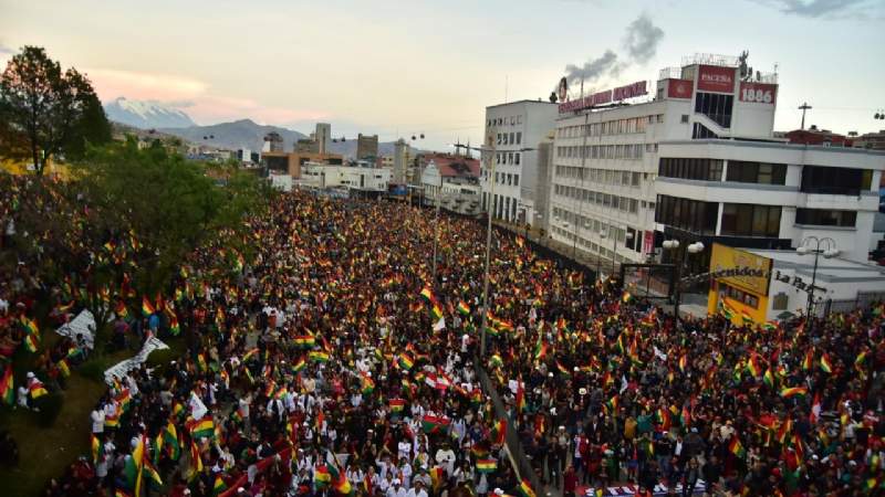 Los cabildos en Bolivia gritan "¡Evo asesino!"