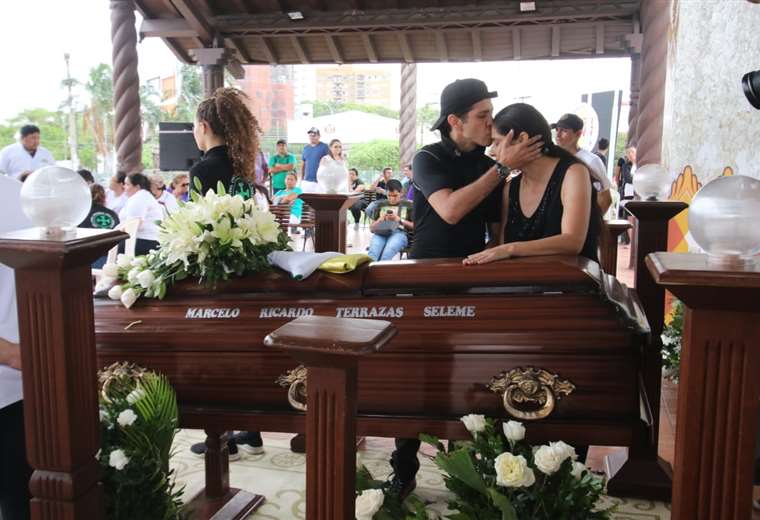 Marcelo en el velorio de su padre