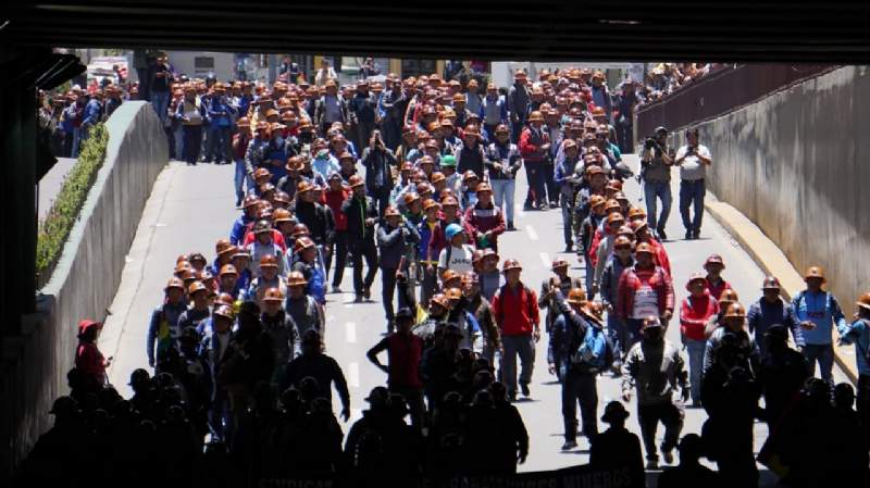 Mineros plantean modificación de ley para usar dinamita en protestas