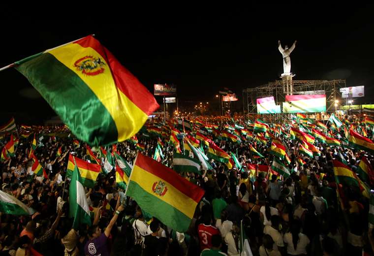 Miles de personas se volvieron a reunir alrededor de El Cristo para ser partícipes de un nuevo Cabildo