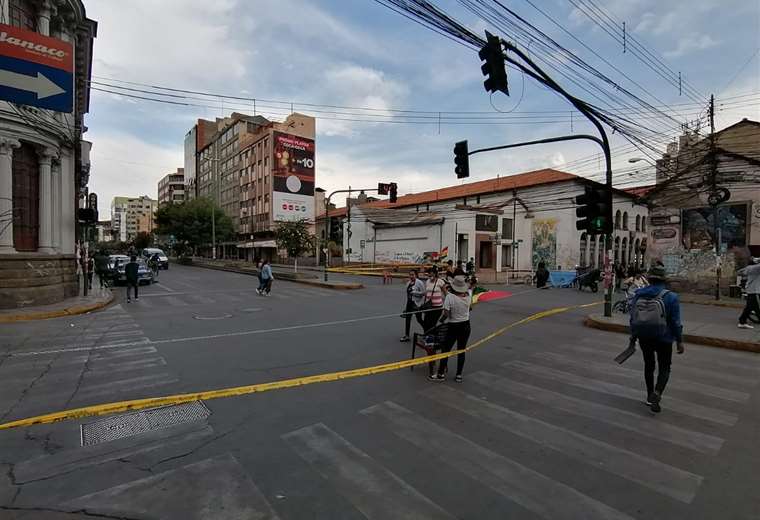 Micreros se plegan al paro