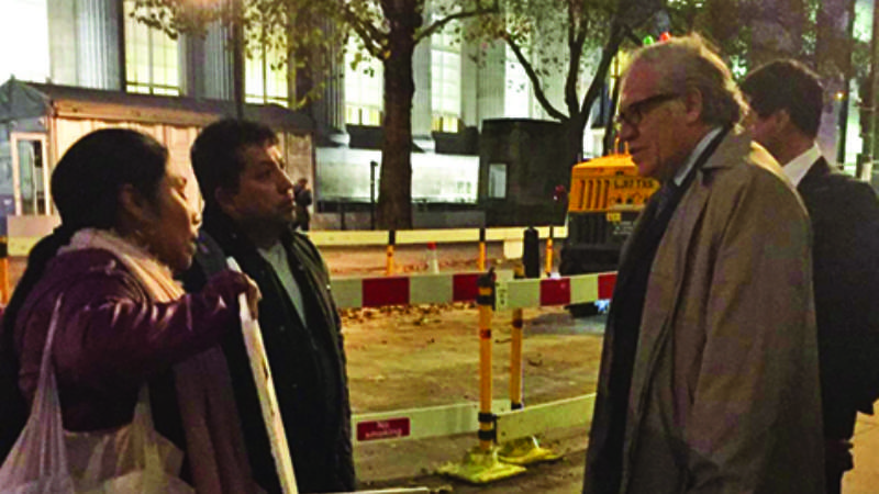 Bolivianos increpan a Almagro en Londres por dudosa auditoría